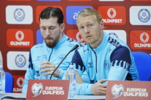 Simon Kjær er sikker på, at Danmark nok skal løse opgaven mod Kasakhstan.