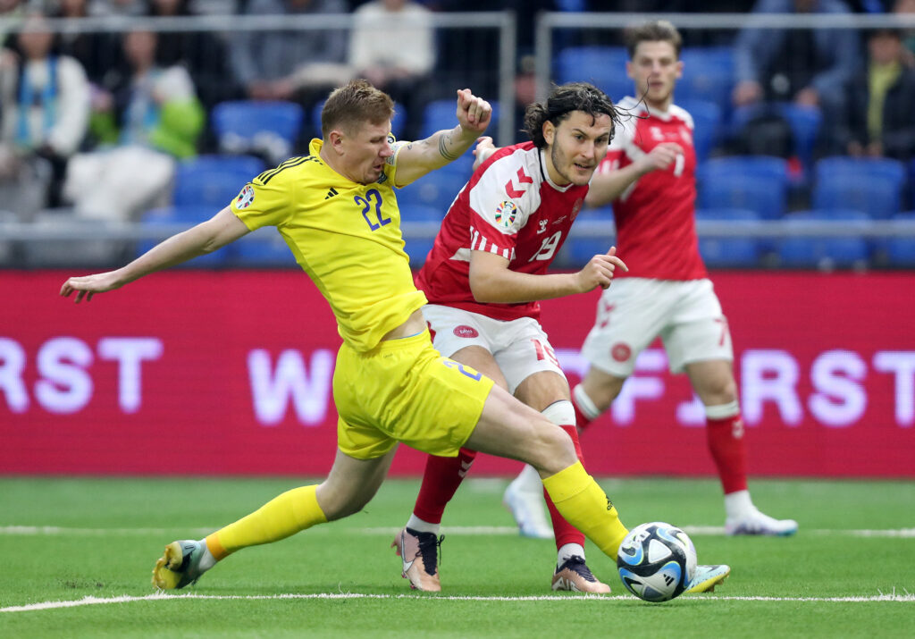 Jonas Wind kommenterer på straffespark. Danmark - Kasakhstan.