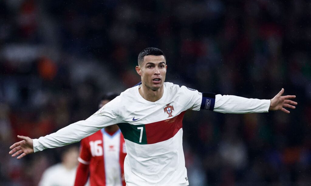 Cristiano Ronaldo har både spillet flest landskampe og scoret flest mål i disse af alle.