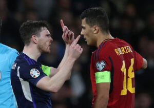 Den spanske midtbanespiller Rodri beskylder efter nederlaget til Skotland skotterne for at smide sig og trække tiden.