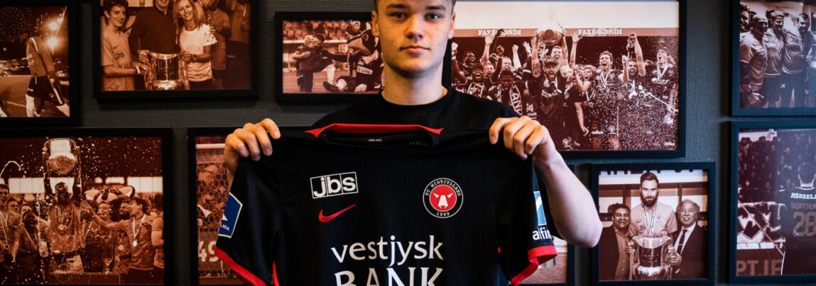 FC Midtjylland har skrevet en lang kontrakt med den bare 18-årige forsvarsspiller Mads Nybo Lauritsen.