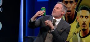 Liverpool-legenden Jamie Carragher tager tykt pis på Manchester Uniteds danske legende Peter Schmeichel efter Liverpools 7-0-sejr over United.