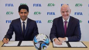 FIFA Præsident Gianni Infantino ECA-formand Nasser Al-Khelaifi underskriver aftale om Klub-VM