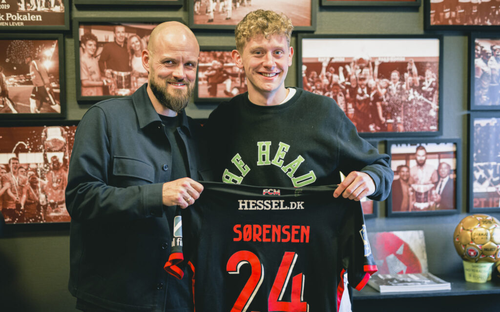 FC MIdtjyllands Oliver Sørensen er selvsagt tilfreds med at skrevet under på en kontraktforlængelse, der holder ham i klubben til 2027.