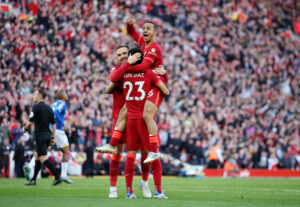 Både Luis Diaz og thiago er tilbage i træning for Liverpool.