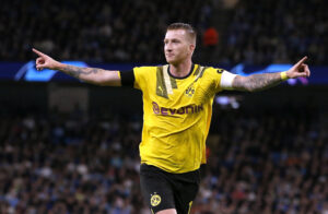 Marco Reus forlænger med Dortmund.