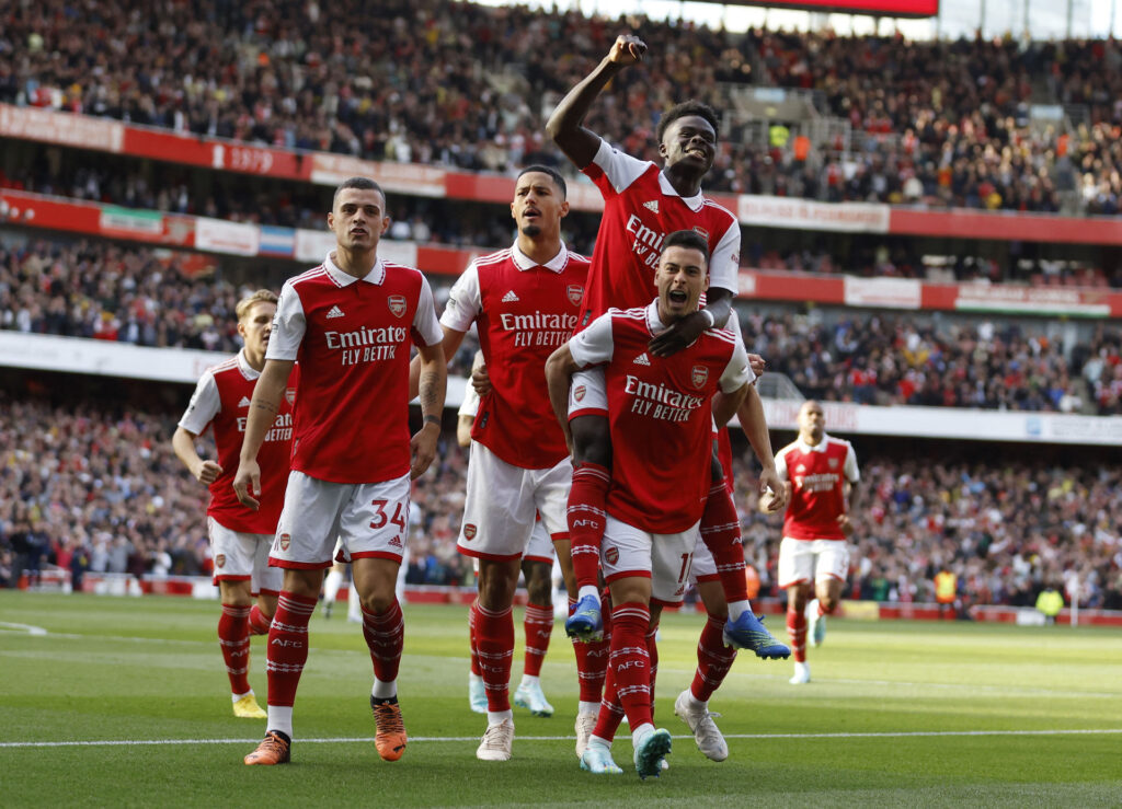 Arsenal kæmper for mesterskabet i Premier League-kampen mod Liverpool. Har er startopstillingerne for de to hold.