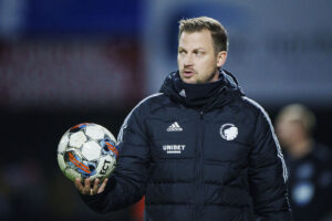 FCK-cheftræner, Jacob Neestrup, har stor respekt for Vejle inden torsdagens returopgør i Pokalen.