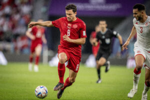 Thomas Delaney åbner for retur til Sevilla.