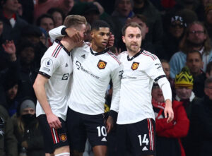 Tom Heaton og David De Gea storroser Christian Eriksen.