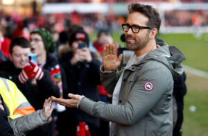 Ryan Reynolds Wrexham ligger af point med Notts County på 100 point i National League.