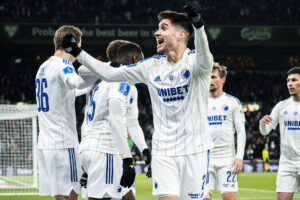 Kevin Diks spiller gerne i midterforsvaret for FCK.