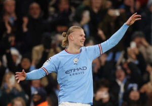 Erling Haaland er tilbage i kamptruppen for Manchester City efter en skadespause.