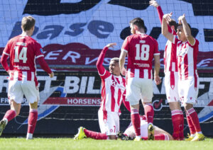 AaB-angriberen Nicklas Helenius mener, at AC Horsens målmand Matej Delac skulle have haft rødt kort, men vil vende det positivt.