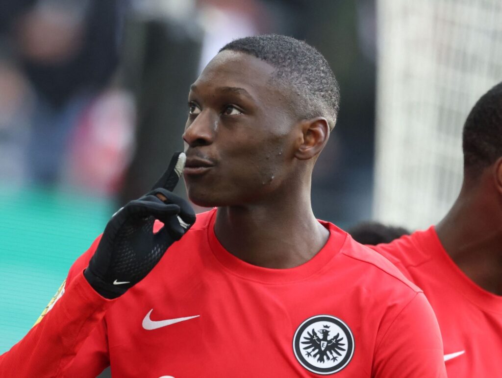 Eintracht Frankfurt angriber Randal Kolo Muani scorer to mål på halvandet minut mod Union Berlin.