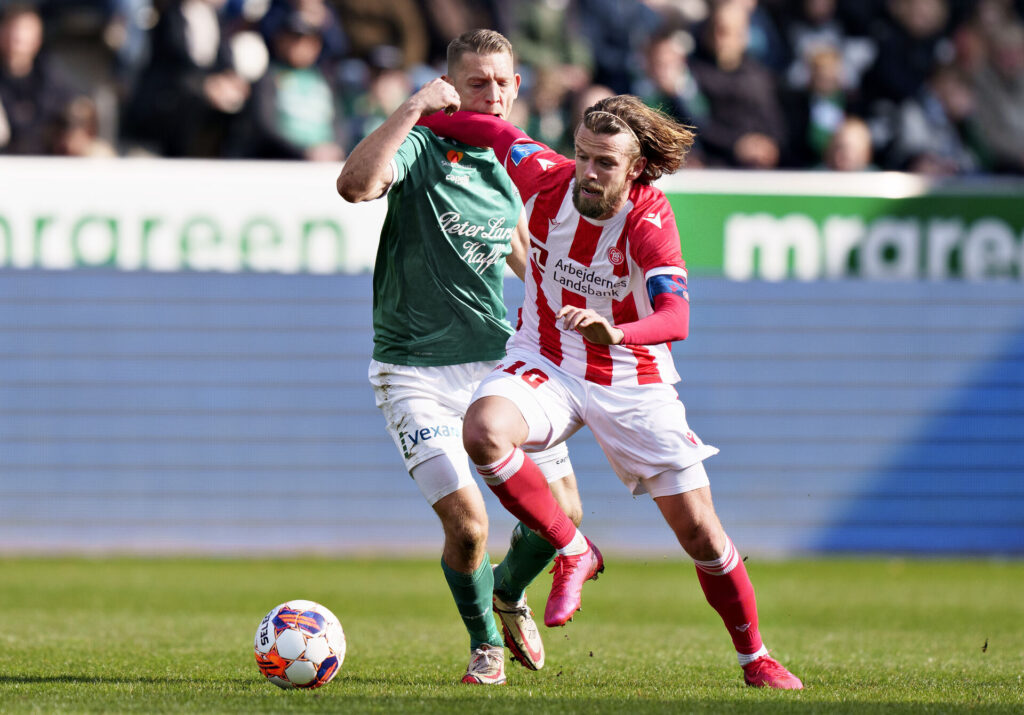 AaB-anfører Lucas Andersen garanterer, at han også er at finde i AaB, hvis de skulle ende med at ryke ned fra Superligaen.