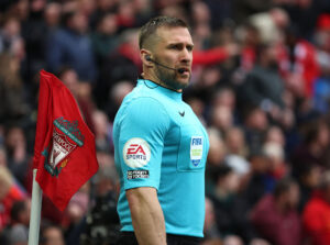 Hatzidakis vender tilbage til fodboldfanerne efter albue til Andy Robertson.