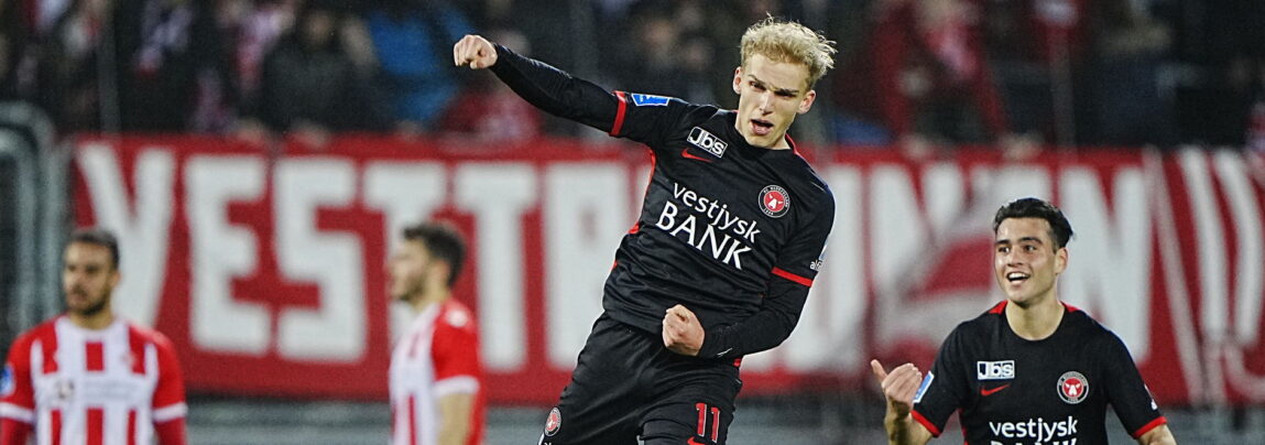 Gustav Isaksen udlignede for FC Midtjylland mod AaB sent i kampen.