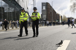 Premier League-kampen mellem Tottenham og Bournemouth er blevet udsat med et kvarter.