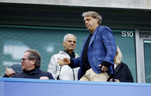 Todd Boehly besøgte angiveligt Chelseas omklædningsrum i weekenden, og det bakker Carlo Ancelotti op om