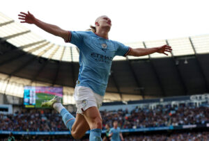 Erling Haaland tangerer Premier League rekord for flest mål scoret i samme sæson.