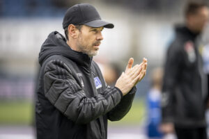 Lyngbys cheftræner, Freyr Alexandersson, lægger forud for mødet med AaB søndag presset over på nordjydernes skuldre.