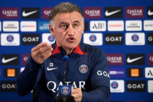 PSG-cheftræner Christoph Galtier regner trods svingende resultater med at sidde i sædet efter sommerferien.