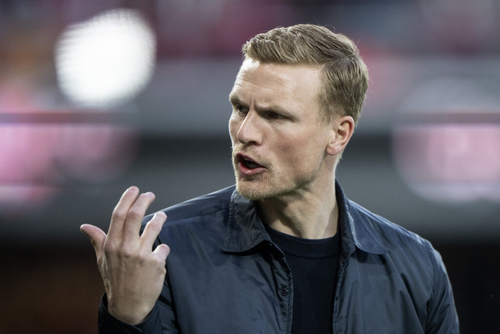 Oscar Hiljemark bør få en permanent aftale som cheftræner i AaB, mener Flemming Povlsen.