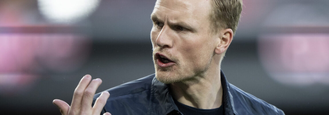 Oscar Hiljemark bør få en permanent aftale som cheftræner i AaB, mener Flemming Povlsen.