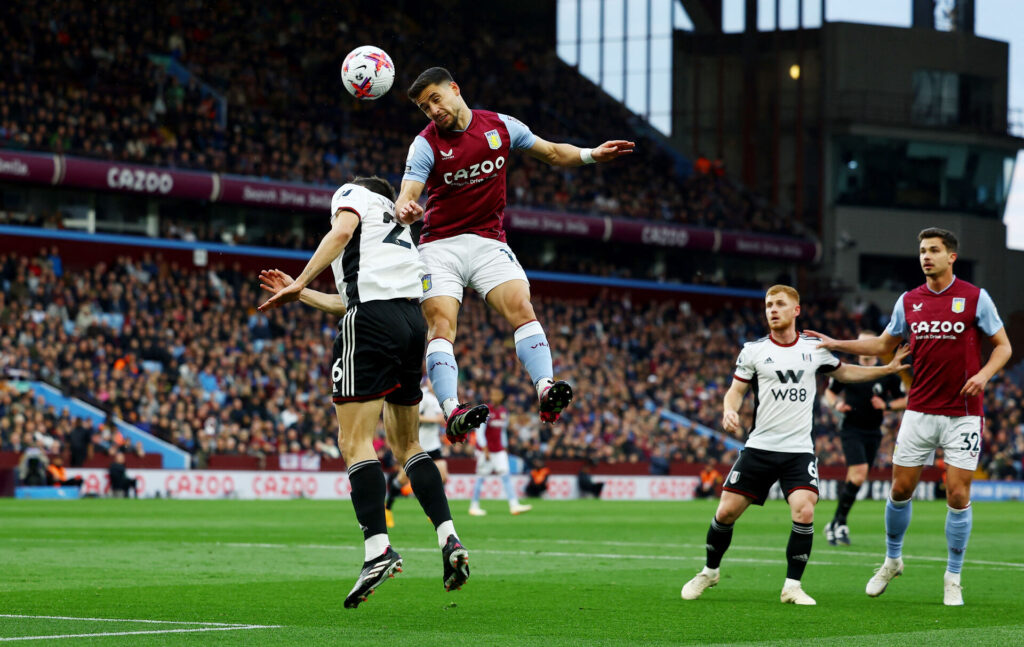 Aston Villa forlængede den ubesejrede stime til 10, da holdet vandt Premier League-kampen mod Fulham på hjemmebane.