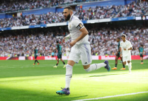 Karim Benzema lavede hattrick i Real Madrids sejr over Almeria.