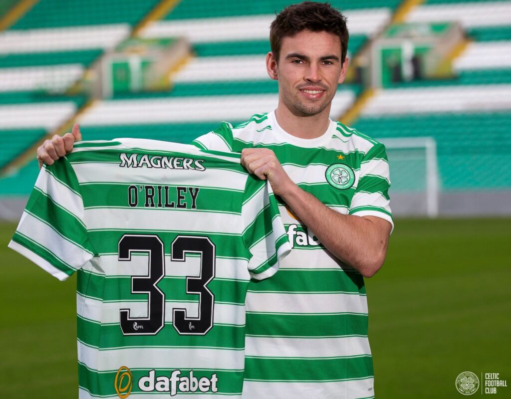 Matt O'Riley har forlænget sin aftale med Celtic.