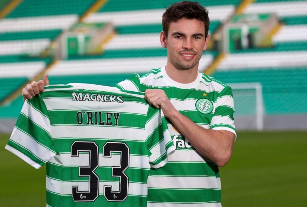 Matt O'Riley har forlænget sin aftale med Celtic.