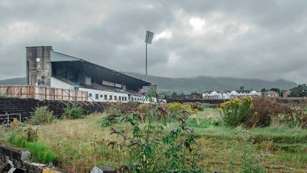 Det nordirske stadion Casement Park er inkluderet i det samlede irske og britiske bud på EM-slutrunden i 2028.