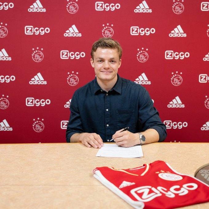 Den hollandske storklub, Ajax, har forlænget kontrakten med den unge danske angriber Christian Rasmussen til 2027.