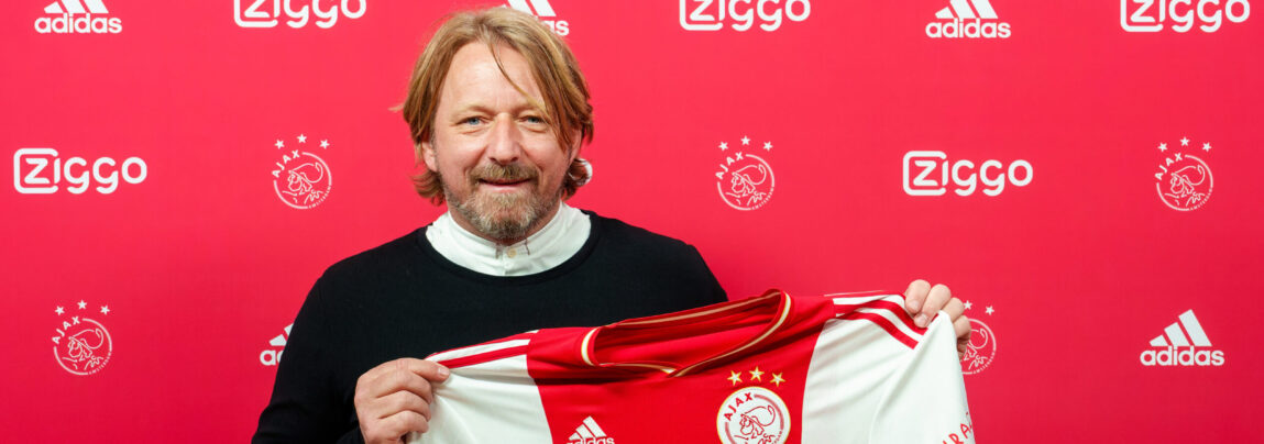 Den hollandske storklub Ajax har tirsdag udpeget tyske Sven Mislintat som klubbens nye sportsdirektør.