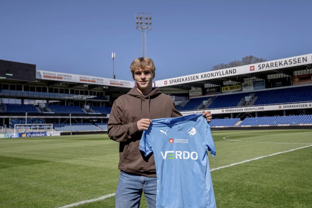 Superligaklubben Randers FC har udlejet den 20-årieg midtbanespiller Oliver Bjerrum Jensen til islandske UMF Afturelding.