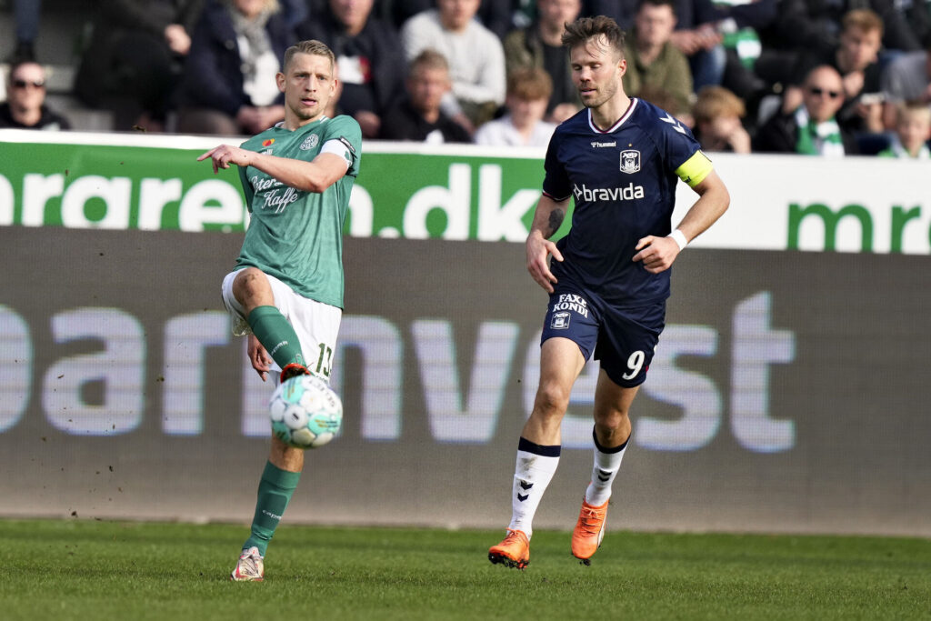 Viborg har torsdag forlænget kontrakten med anfører og midtbaneprofilen Jeppe Grønning til sommeren 2026.