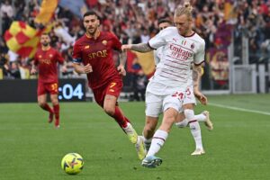 Simon Kjær har godt gang i karrieren i AC Milan, hvor han både spiller i Serie A og Champions League.