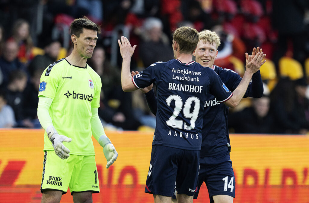 Jesper Hansen sætter høje standarder i AGF, siger klubbens sportschef