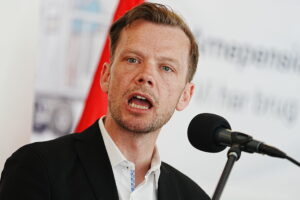 Sammenstød mellem Brøndby- og FCK-fans Glostrup Station.