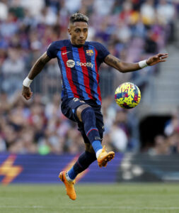 FC Barcelona brasilianske offensivprofil, Raphinha, afviser, at han skulle have givet grønt lys til at blive solgt fra den økonomisk trængte klub.