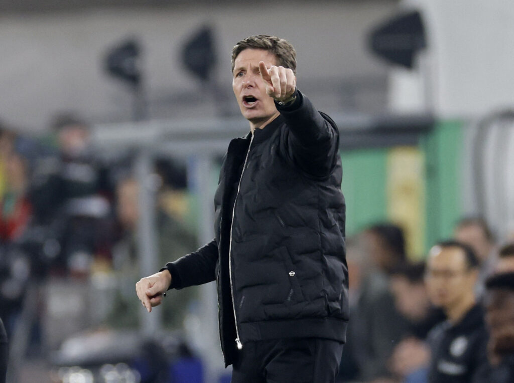 Bundesliga-klubben Eintracht Frankfurt har offentliggjort, at Jesper Lindstrøm skal have ny træner til sommer.