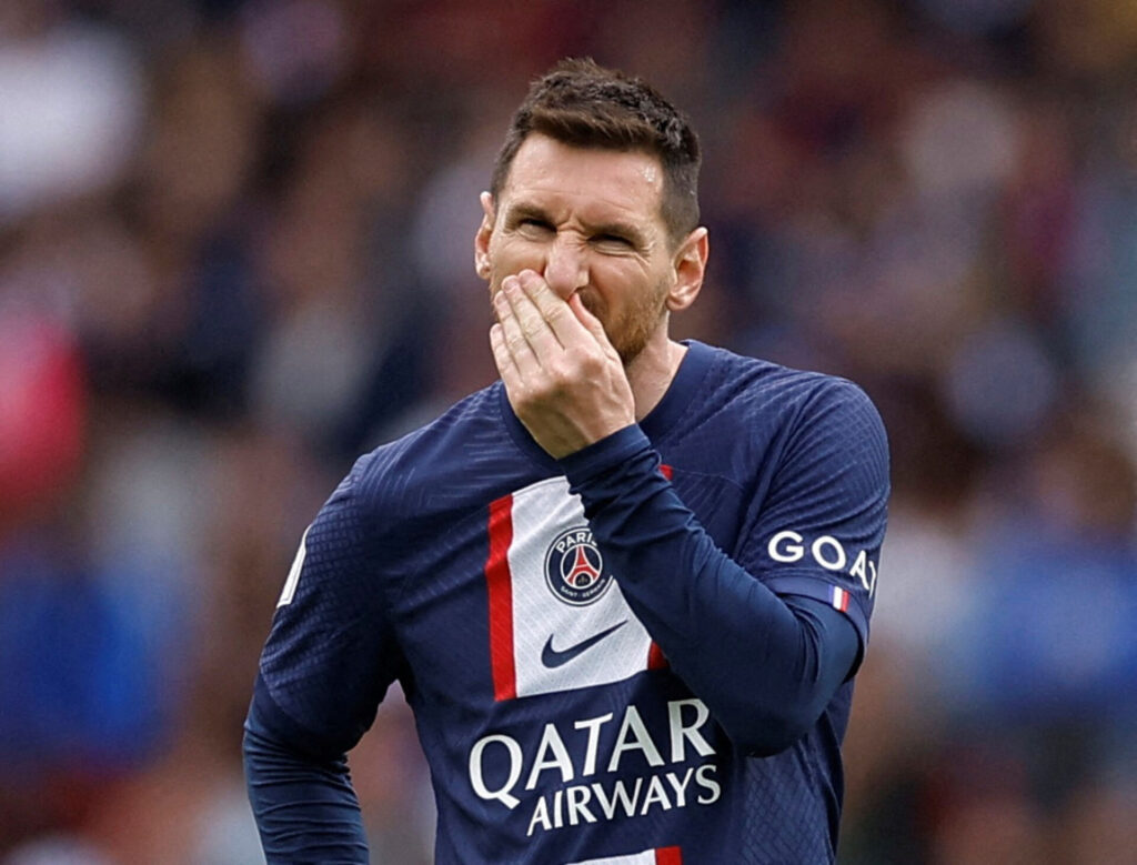 Lionel Messi er suspenderet i Paris Saint-Germain. Det har klubben fredag bekræftet.