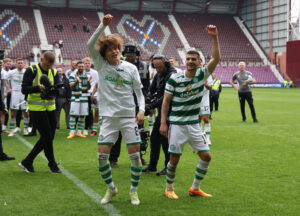 Skotske Celtic er skotske mestre for 53. gang i historien, efter de søndag slog Hearts. Der resterer dog stadig fire kampe, men Celtic kan ikke hentes.