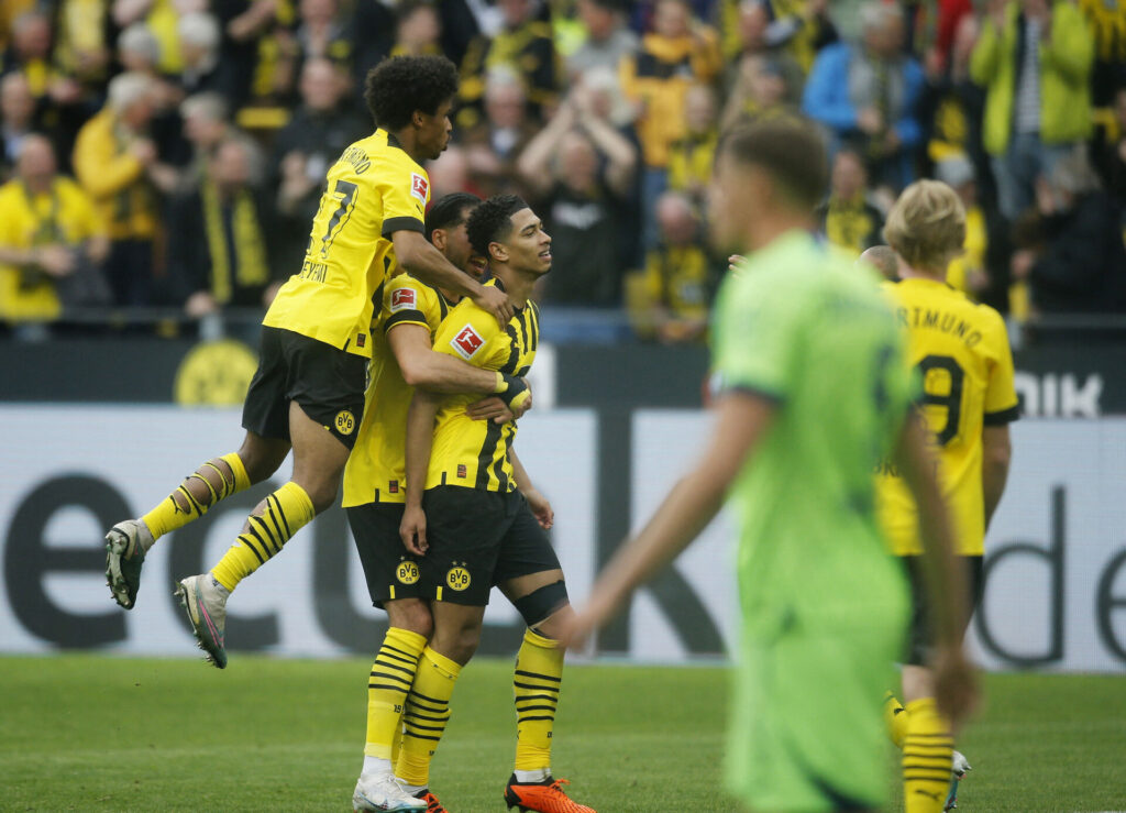 Se højdepunkter og mål fra Bundesliga-kampen mellem Borussia Dortmund og Wolfsburg.