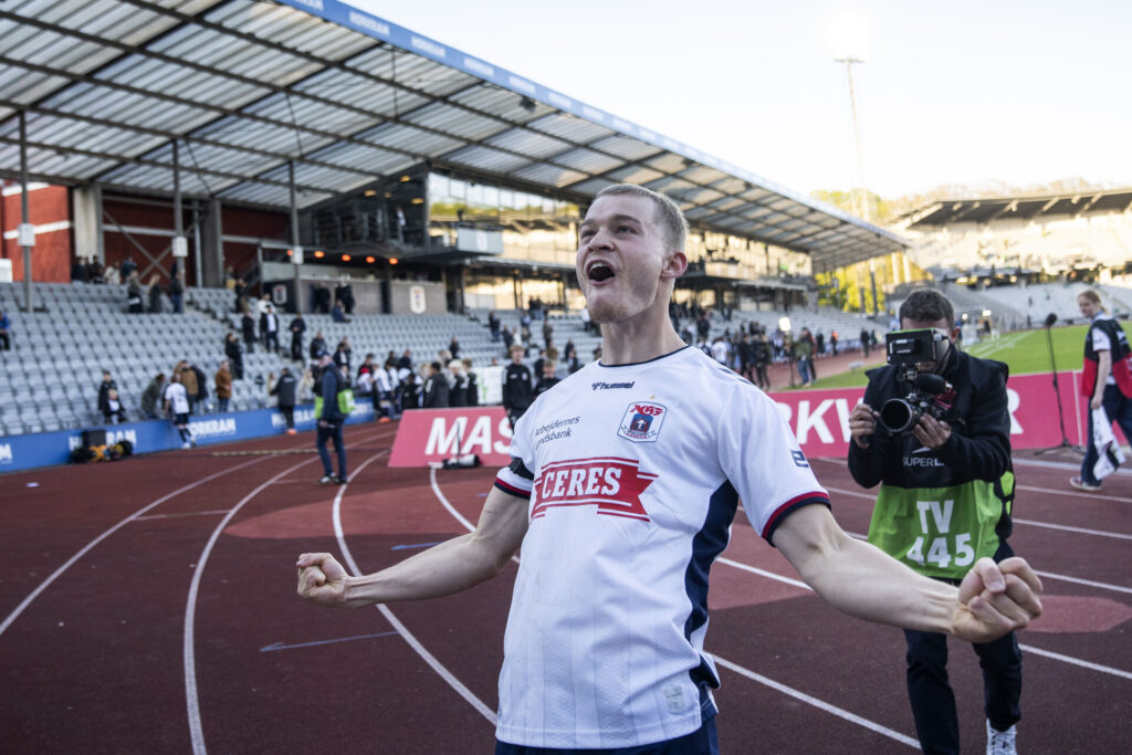 Mads Emil Madsen scorede to gange, da AGF vandt Superliga-kampen mod Viborg. Èt mindre mirakel ifølge Tobias Mølgaard.