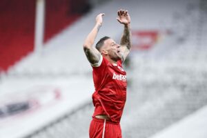 Den belgiske forsvarsspiller, tToby Alderweireld, kunne efter sejren over Genk søndag fremvise en rækker usmagelige trussler, han efterfølgende modtog.