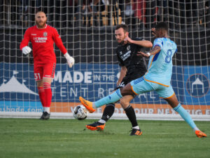 Colorado Rapids brasilianske kantspiller, Max Alves, er suspenderet af klubben, mens han undersøges for matchfixing.