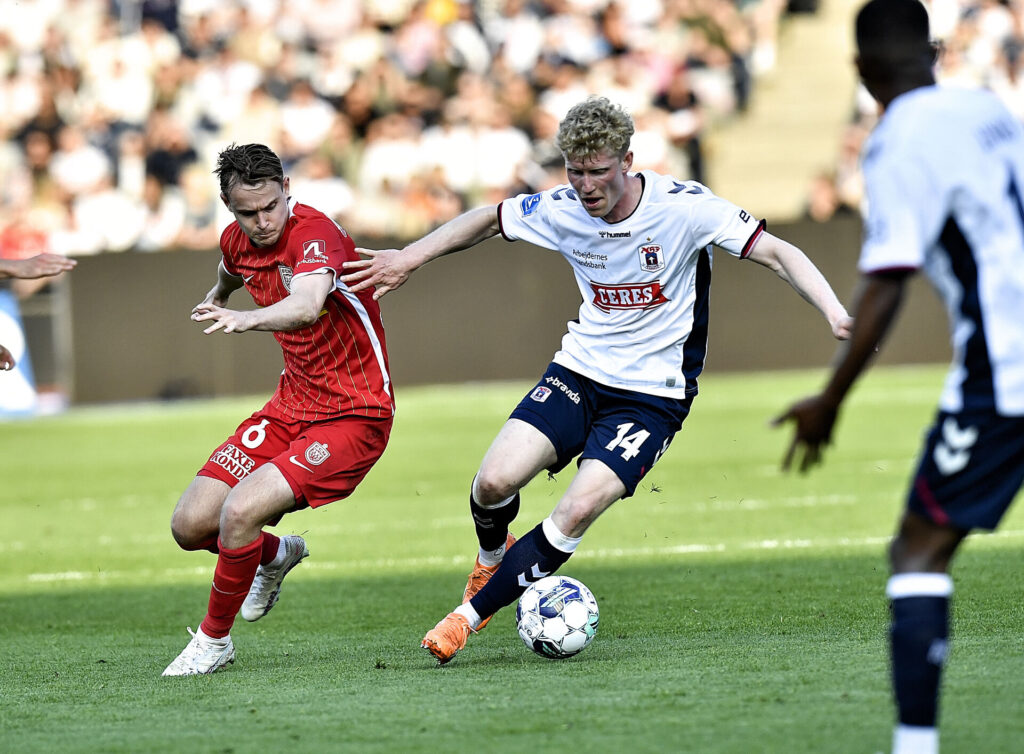 AGF-spillerne Tobias Mølgaard og Frederik Brandhof holder torsdag med F.C. København, når deres ligakonkurrenter spiller pokalfinale mod AaB.